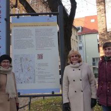 Erste Backsteingotik-Info-Tafeln vor Frankfurts Marienkirche
