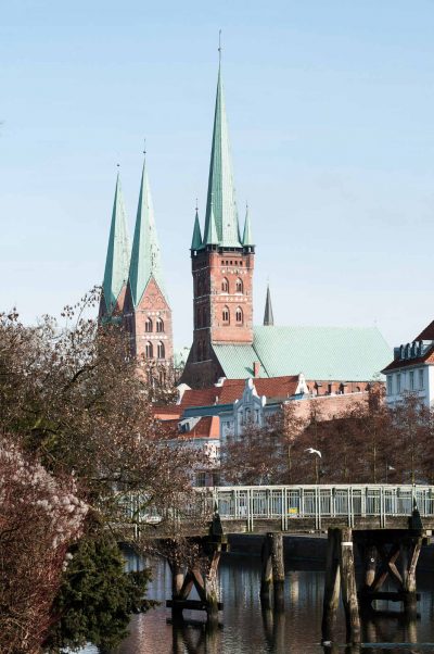 St.-Petri-Kirche, links Türme von St. Marien, Lübeck