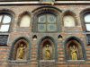 Kalandhaus, Figuren über dem Portal, Lüneburg